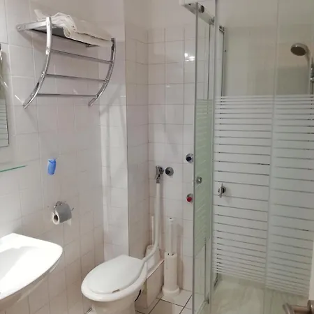 Eden Panzio Bed & Breakfast