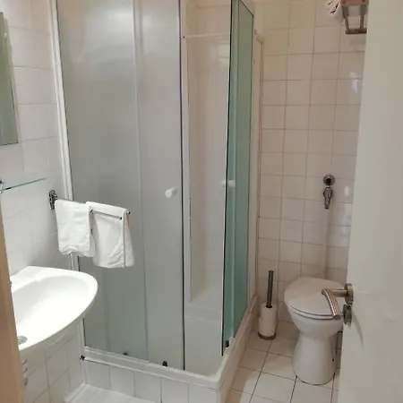 Eden Panzio Bed & Breakfast 4*