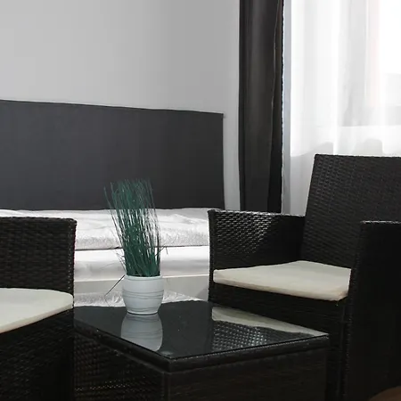 Eden Panzio Bed & Breakfast