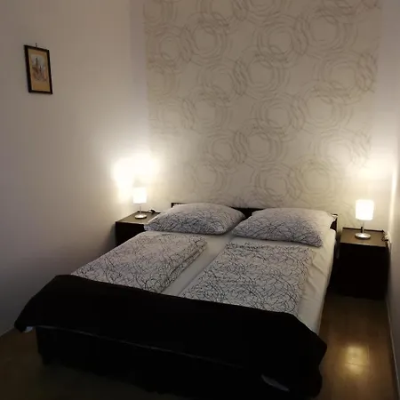 Eden Panzio 4* Эгер